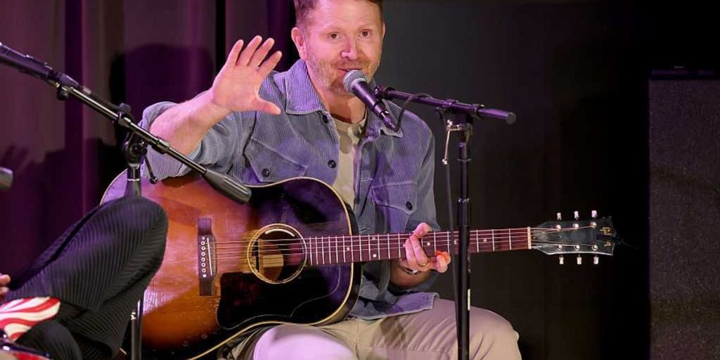 Two gay men mock a surrogate baby crying for his mother: VIDEO