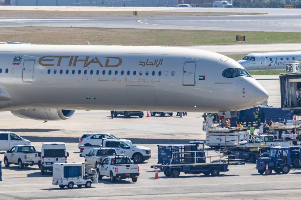 UAE airlines are the first to restart flights to Israel since the start of Operation Epic Fury in Iran.