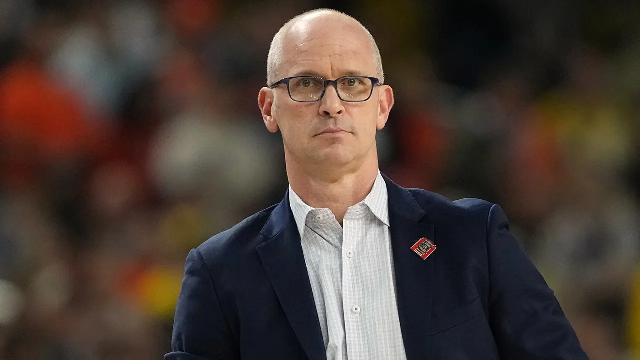 UConn coach Dan Hurley receives boos from the audience during sideline interview on CBS