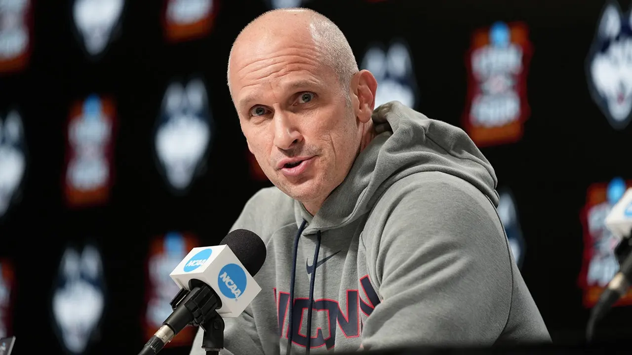 UConn coach's spouse criticizes St. John's supporters