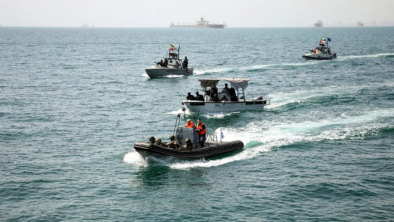 US prepares for quick boat clash in Hormuz Strait blockade