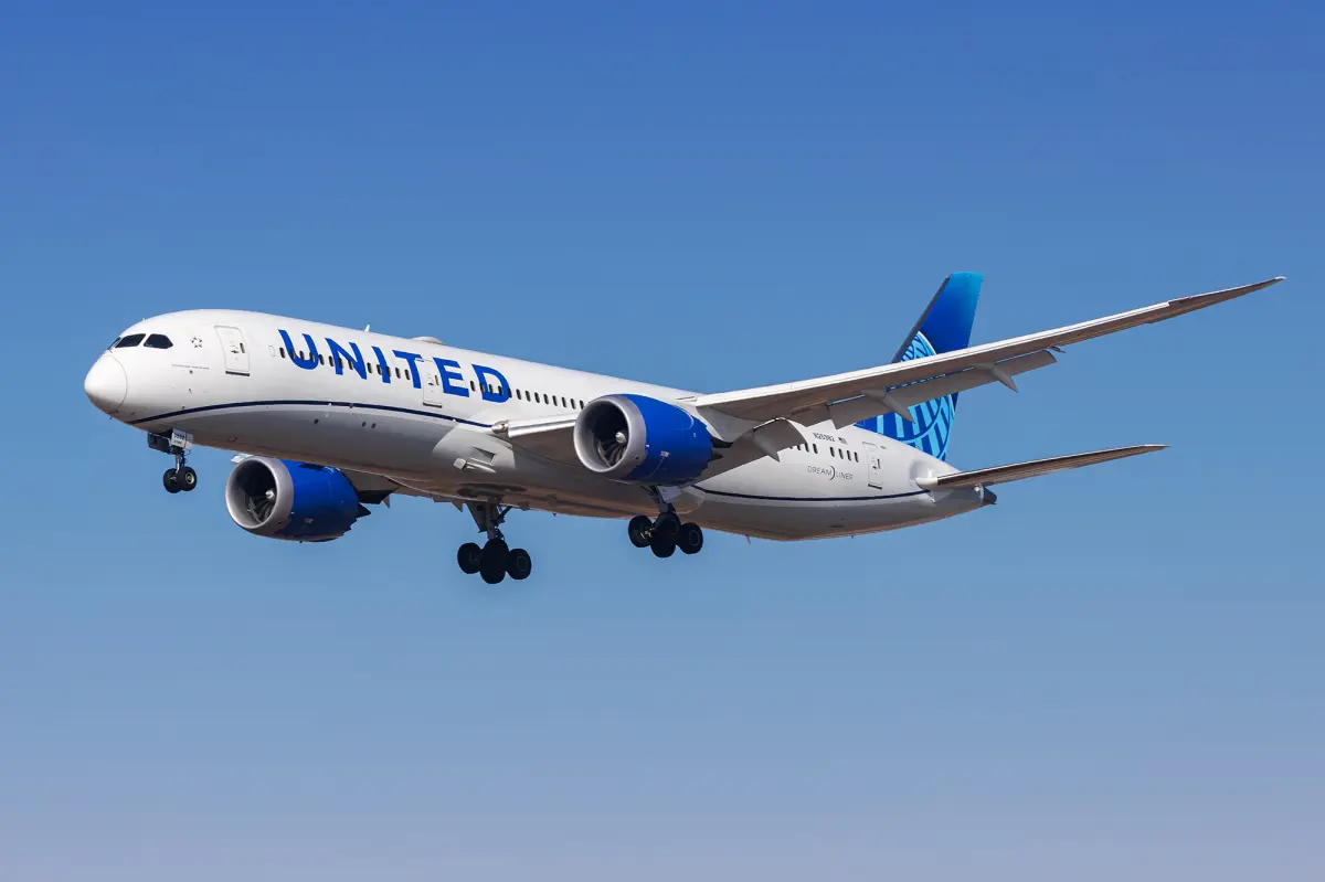 United flight to French Polynesia encounters turbulence, injuring a crew member