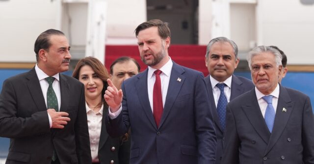 Vance Arrives in Pakistan for Crucial Talks with Iran