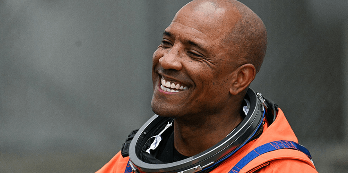 Victor Glover shares his message while orbiting the moon's far side: 'Love God with all that you are'