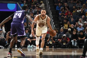 Warriors secure victory over Kings for their first win after Steph Curry's comeback