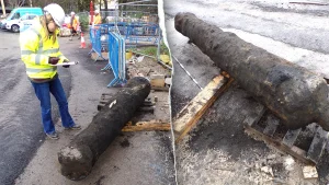 Workers discover a 300-year-old cast-iron cannon in Hull, UK