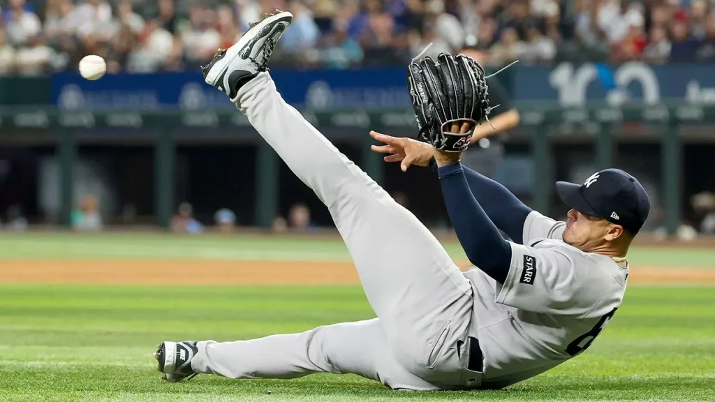 Yankees' Fernando Cruz makes an impressive play on a bunt.