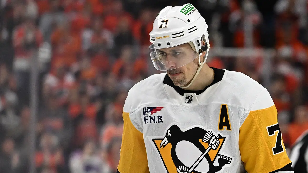 Young Flyers supporters give Penguins star Evgeni Malkin a warm reception ahead of important Game 6.