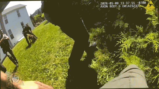 85-year-old helps stop suspected kidnapper pretending to be a utility worker in Oregon, according to police