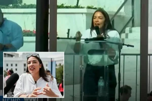 AOC urges New Yorkers to go to Alabama during passionate rally speech