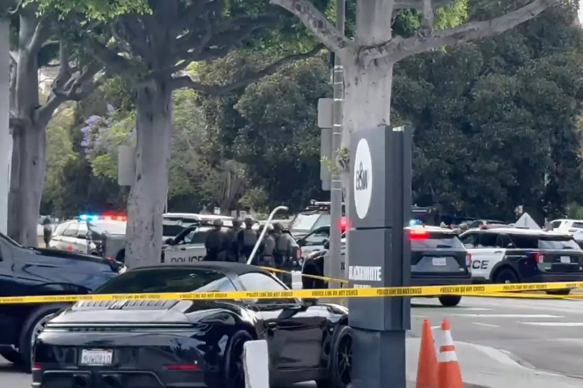 Armed suspect holds hostage in Beverly Hills standoff