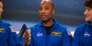 Artemis II pilot Victor Glover encourages students to prioritize teamwork instead of race.