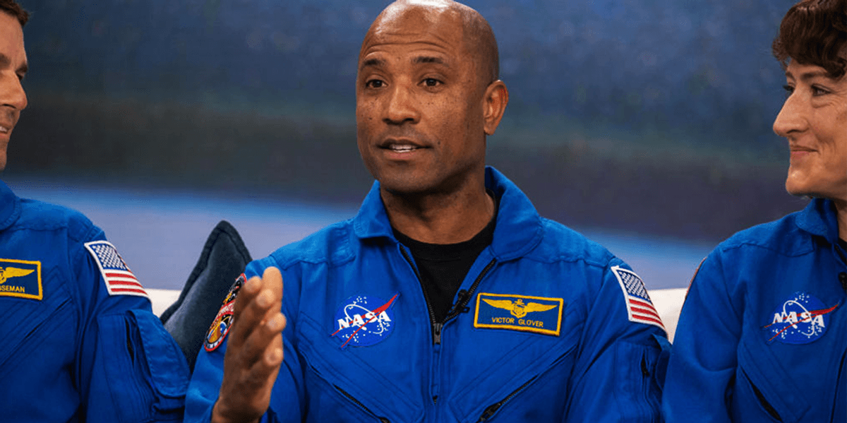 Artemis II pilot Victor Glover encourages students to prioritize teamwork instead of race.