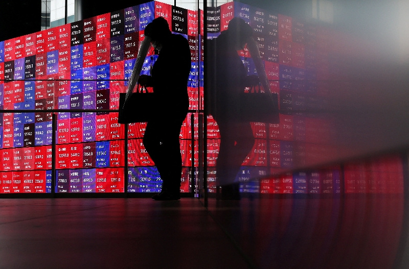 Asian stocks decline as rising oil prices put strain on bonds
