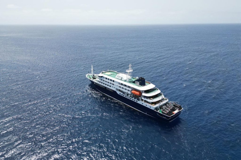 Authorities Urgently Working to Trace Contacts of Possible Hantavirus-Infected Cruise Passengers, Including Americans