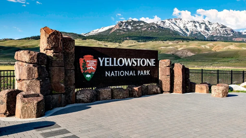 Bear attack in Yellowstone injures two hikers and shuts down Mystic Falls Trail