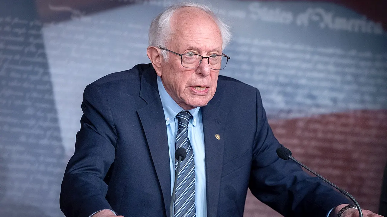 Bernie Sanders confronts reporter about Maine candidate's Reddit comments