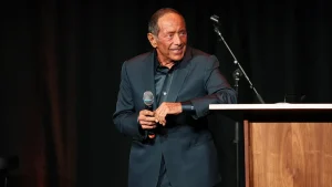 Bill Maher criticizes communism while Paul Anka shares memories from his Cold War tour.
