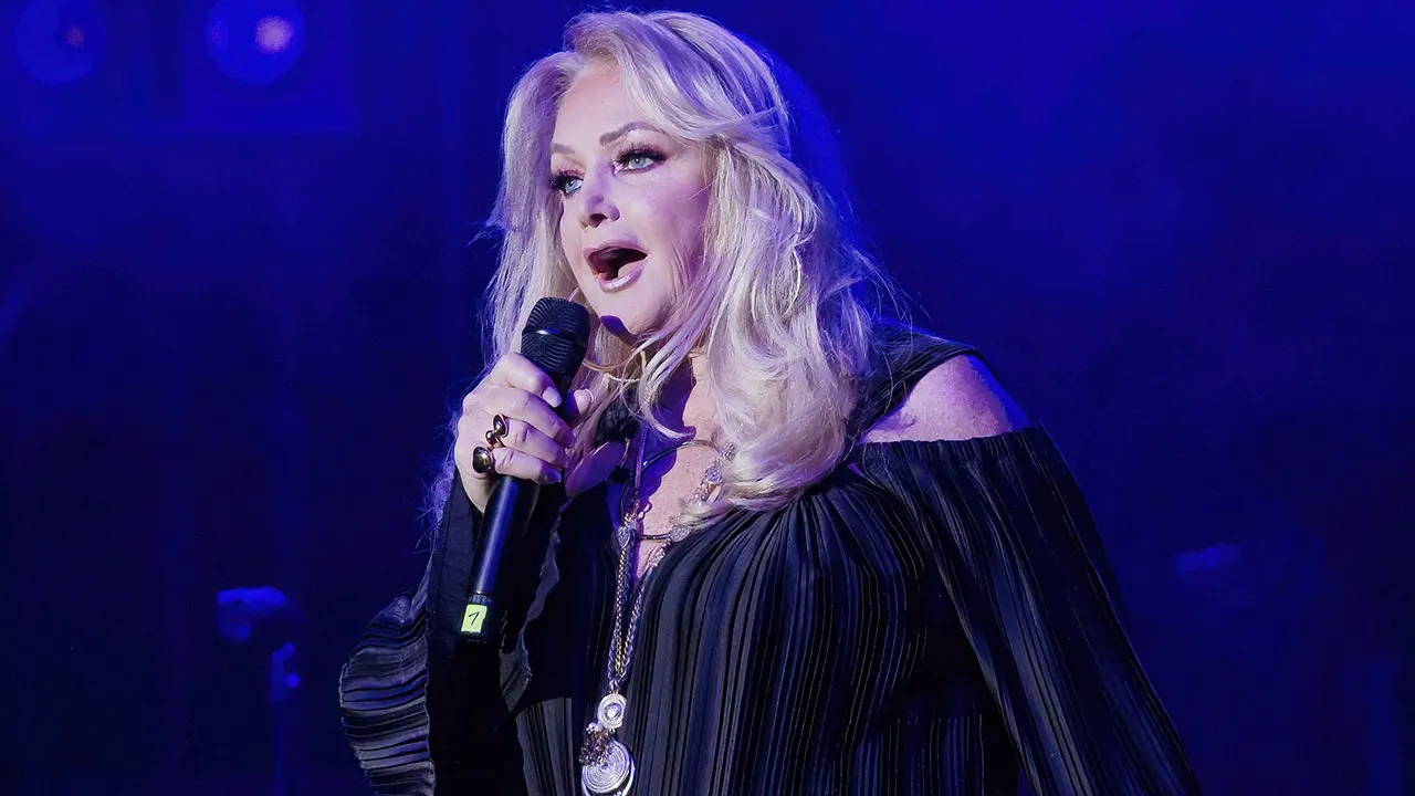 Bonnie Tyler taken to hospital in Portugal for urgent surgery