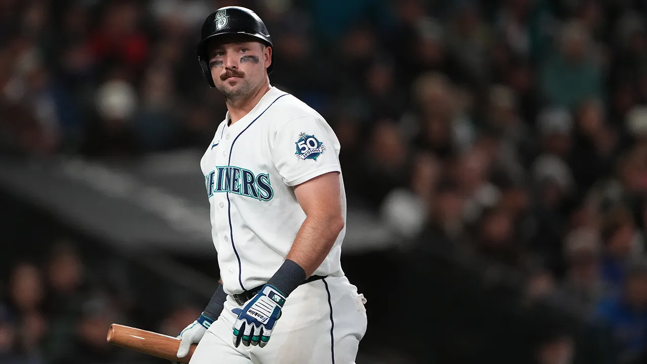 Cal Raleigh's tough season takes a turn for the worse with oblique injury and trip to injured list