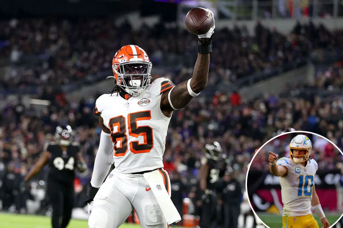 Chargers agree to one-year contract with former Browns tight end David Njoku