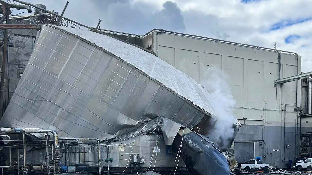 Chemical tank collapse at Washington paper mill results in 1 death and 9 missing