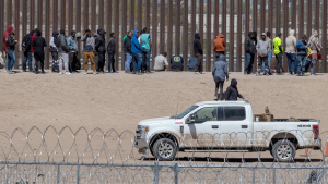 Civil rights organizations file a lawsuit to prevent Texas law that allows police to detain migrants at the border