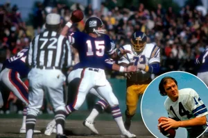 Craig Morton, former quarterback for the Broncos and Cowboys, has passed away at 83.