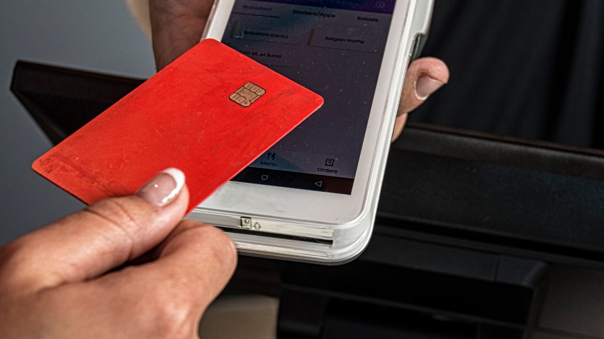 Credit Card Confusion? Why advertisements are focusing on an Illinois bill concerning swipe fees