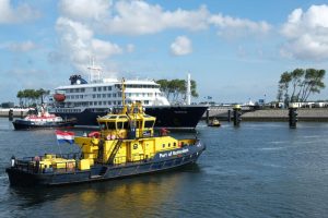 Cruise ship affected by hantavirus arrives in the Netherlands for cleaning.