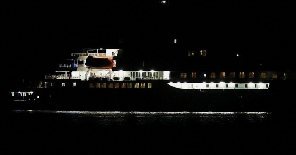 Cruise ship affected by hantavirus begins to unload passengers