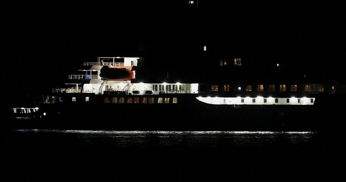Cruise ship affected by hantavirus begins to unload passengers