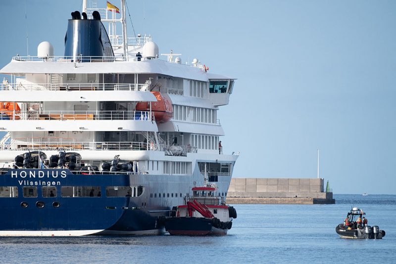 Cruise ship affected by hantavirus starts letting passengers off