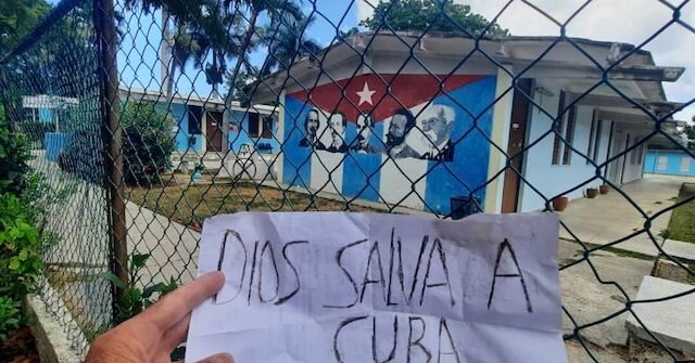 Cubans Initiate 'SOS Trump' Campaign Requesting Support from the White House to End the Regime