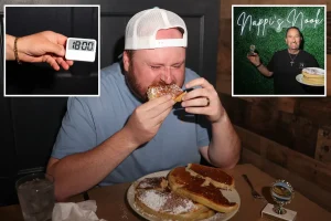 Customers struggle to finish these 4 pancakes in 18 minutes as a challenge gains popularity