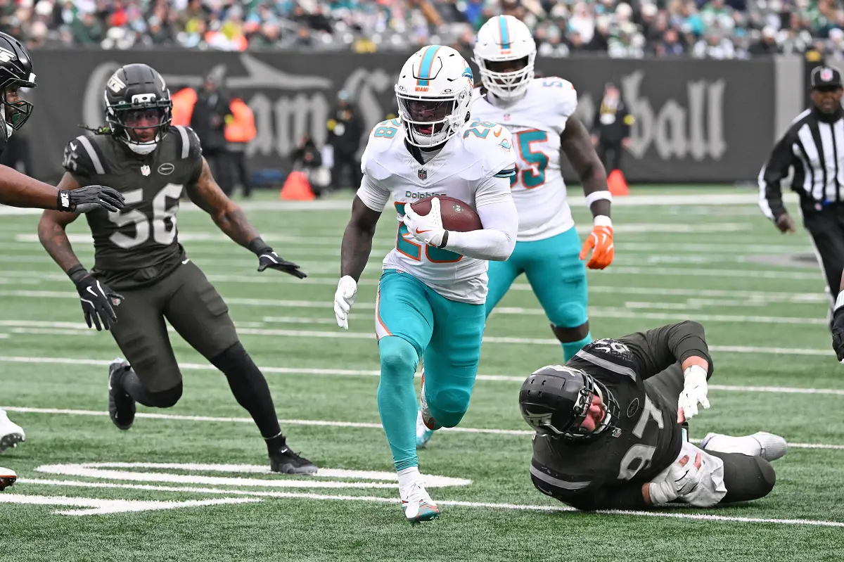 De'Von Achane signs a four-year extension with the Dolphins valued at as much as $68 million
