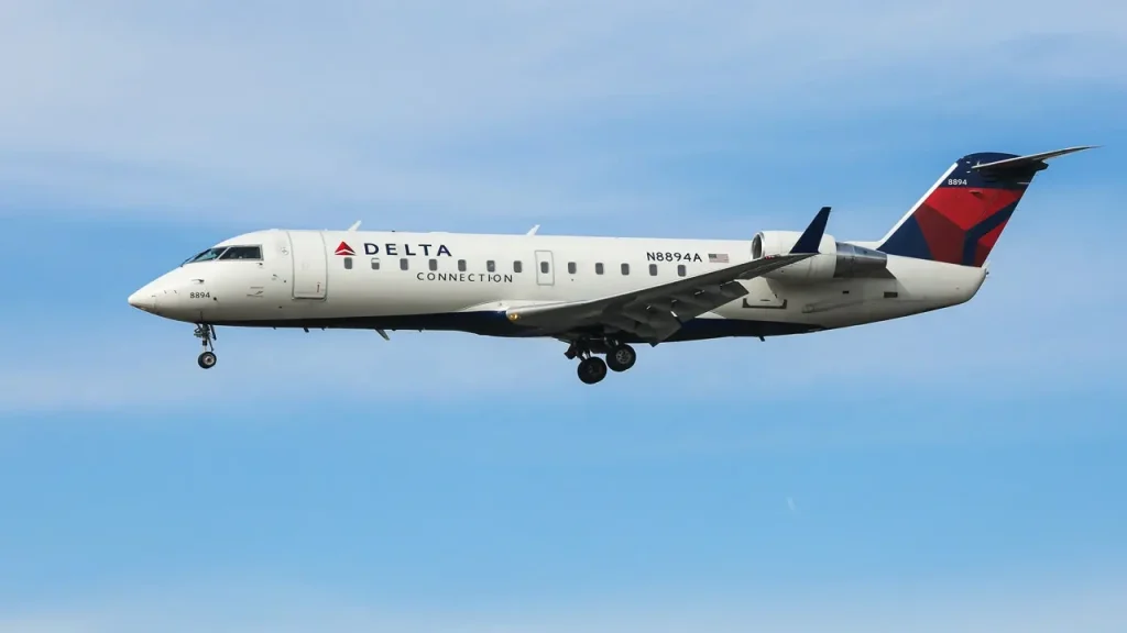 Delta flight and Cirrus SR22 nearly collide at JFK, just 500 feet apart
