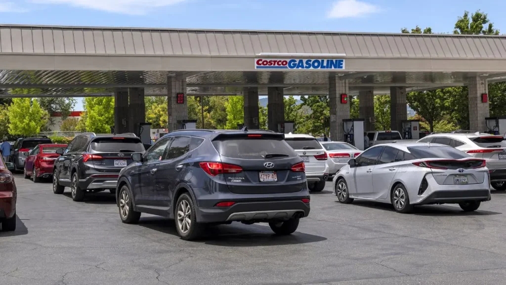 Demand for Costco gas reaches all-time high as shoppers look for cheaper fuel options
