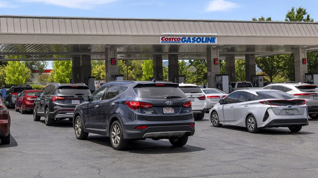 Demand for Costco gas reaches all-time high as shoppers look for cheaper fuel options