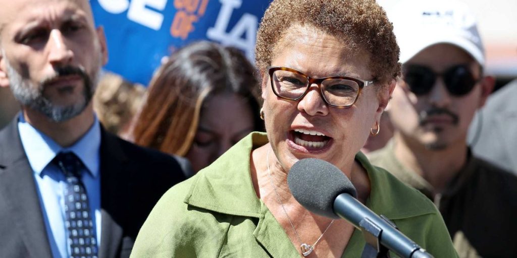 Democratic mayor puts up 'anti-ICE' signs throughout Los Angeles &mdash; Trump administration responds with mockery
