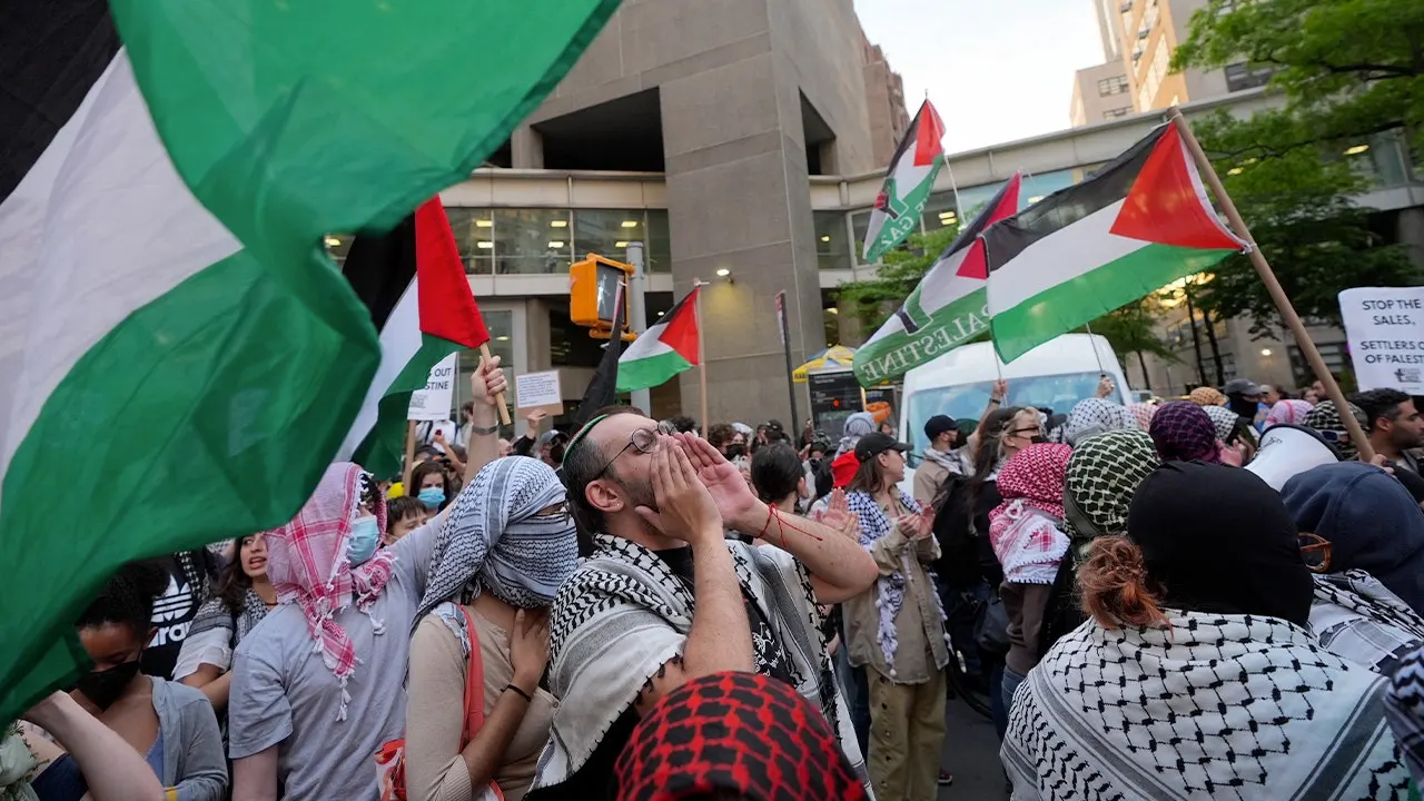 Demonstration at Park East Synagogue draws criticism of NYC Mayor Mamdani