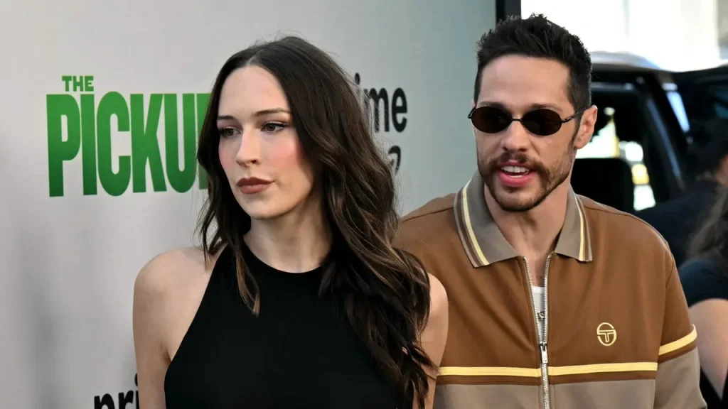 Elsie Hewitt hints that she is raising her child by herself following her breakup with Pete Davidson.