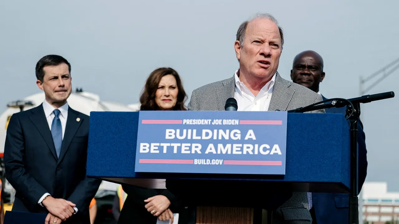 Ex-mayor Mike Duggan halts his run for governor of Michigan as an independent.