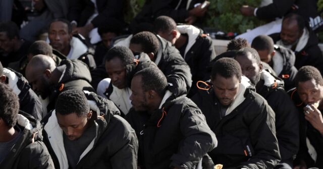 Greece Cautions That 500,000 Migrants Are Waiting in Libya to Enter Europe