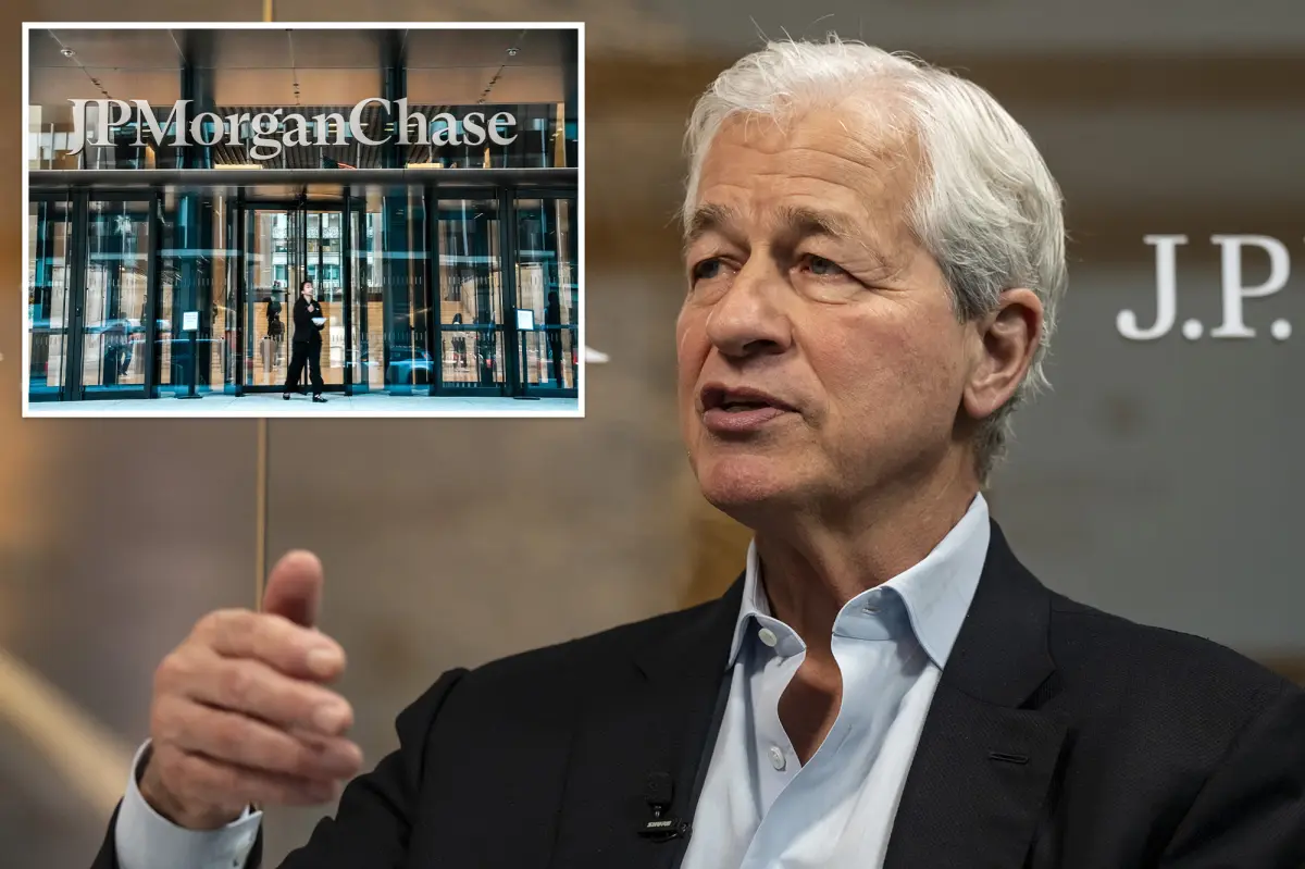 Jamie Dimon announces that JPMorgan is looking to make acquisitions and has $20 billion available.