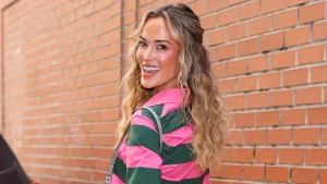 Jena Sims puts in effort, a sea lion jumps into a canoe, and they don't make statues like before