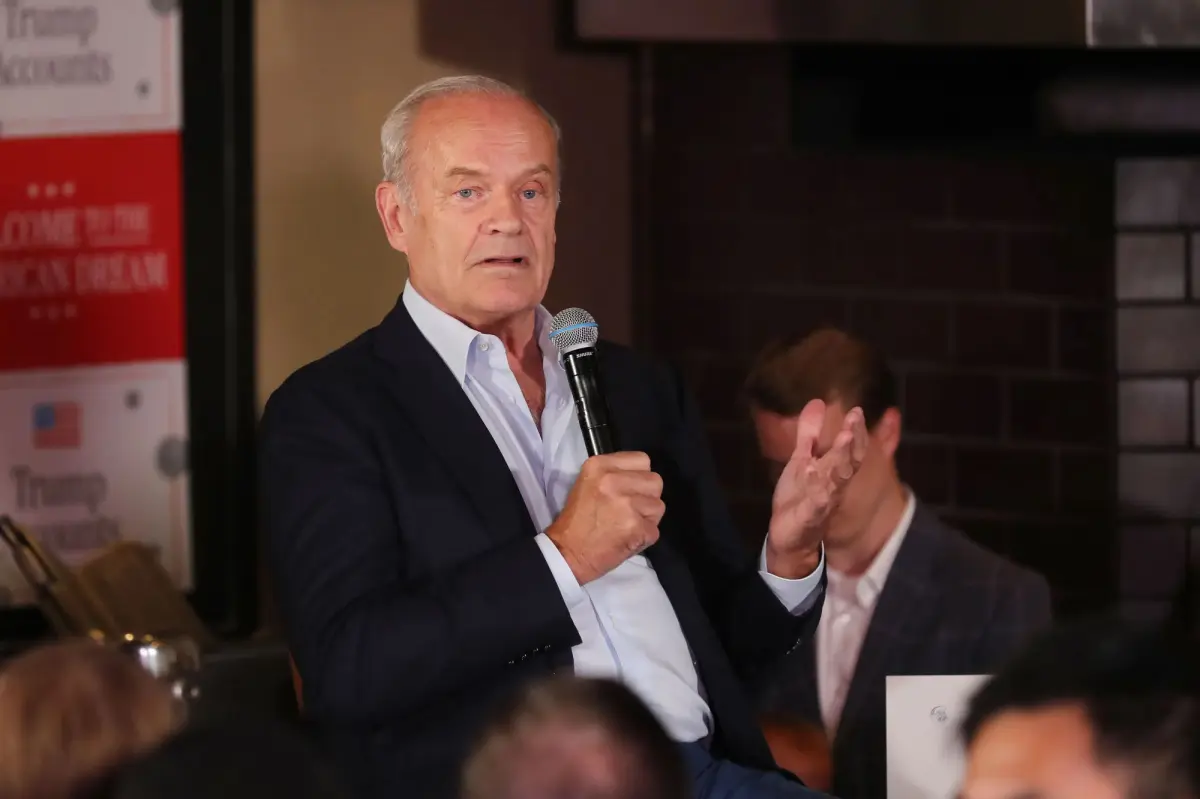 Kelsey Grammer shares his unkind nickname for Karen Bass while supporting Spencer Pratt for LA mayor.