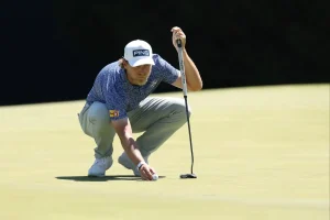 Kristoffer Reitan chooses an unconventional putting approach at the PGA Championship