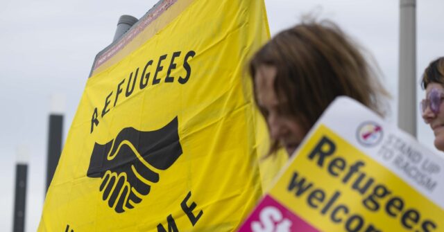 Left Reacts Strongly to Farage's Proposal for Deportation Centers in Green Spaces