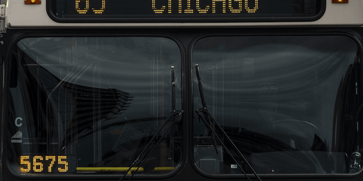 Man with a knife takes over a Chicago bus late at night, but smart driver cleverly escapes from the situation.